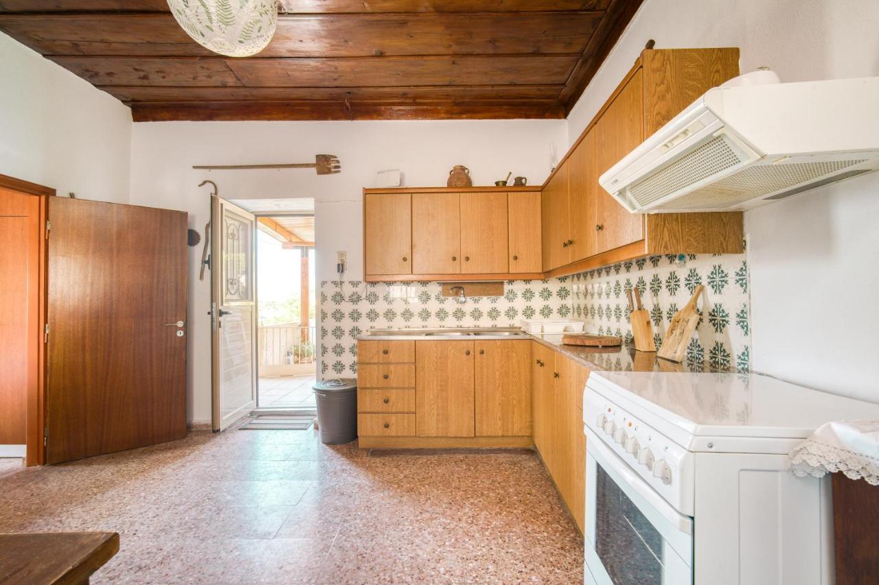 Serenity View - Traditional Village Apartment Kouses Esterno foto
