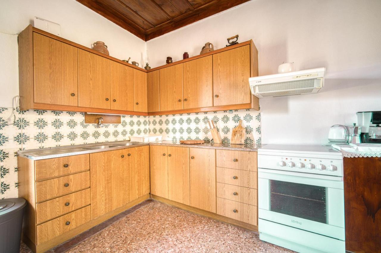 Serenity View - Traditional Village Apartment Kouses Esterno foto